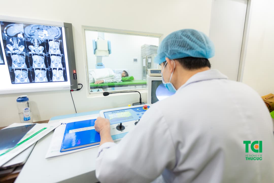 Tán sỏi ngoài cơ thể không đau, không mổ, không nằm viện