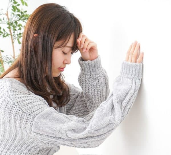 biểu hiện hoa mắt, chóng mặt, ù tai, giảm thị lực là dấu hiệu điển hình của cơn thiếu máu não thoáng qua