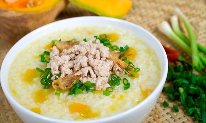 Thịt lợn cần ninh nhừ hoặc xay nhỏ để người bệnh ăn dễ dàng hơn