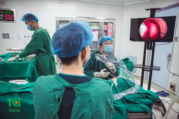 Cắt polyp mũi có nguy hiểm không? Tại BV ĐKQT Thu Cúc, cắt polyp mũi là phương pháp an toàn giúp loại bỏ các polyp mũi và không gây tái phát