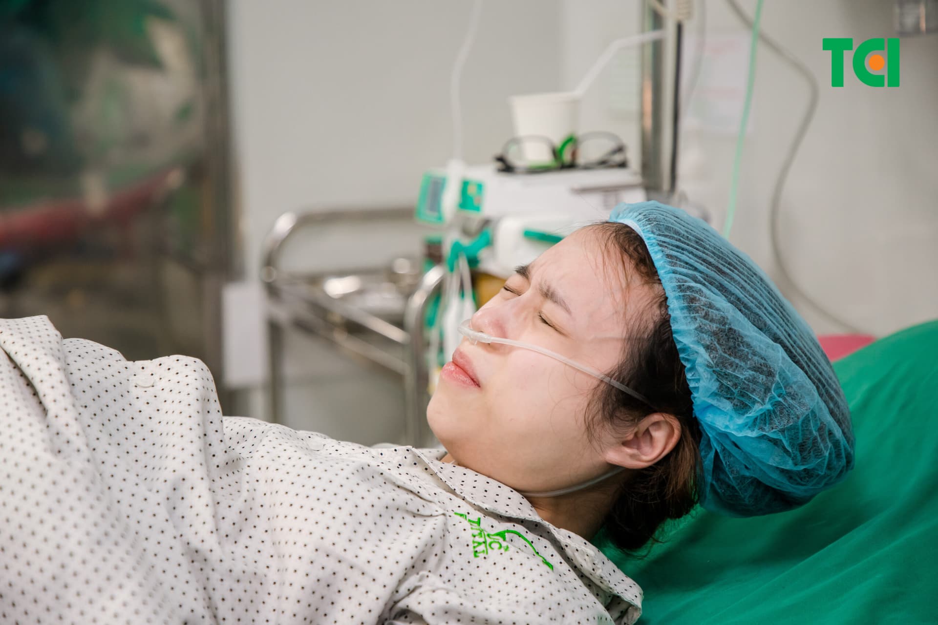 Đau bụng tiêu chảy là dấu hiệu thường thấy khi sắp sinh, giúp đại tràng của mẹ được làm sạch và sinh con thuận lợi, vệ sinh hơn