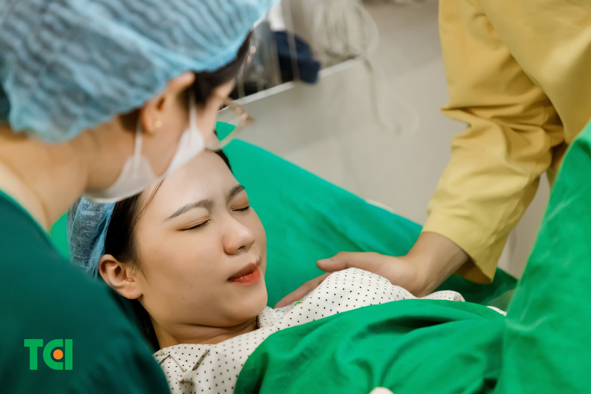 Cổ tử cung bắt đầu xóa mở được coi là dấu hiệu chuyển dạ tuần 40 chính xác nhất