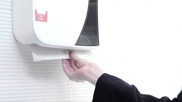 Không sử dụng giấy khô có thể gây tổn thương lỗ rò âm đạo trực tràng. Khi tiến hành vệ sinh phải tẩm ướt giấy bằng nước ấm