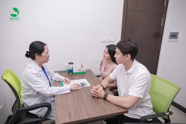 Khi bị ngứa vùng kín các mẹ bầu nên đi khám ngay để tránh những tác động tiêu cực đến cơ thể mẹ và sức khỏe của thai nhi