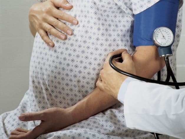 Nếu nhận thấy cơ thể có bất cứ sự thay đổi nào thì đều không được chủ quan, phải đến gặp bác sĩ càng sớm càng tốt.