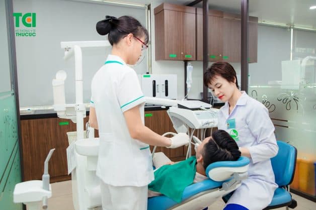 Nhổ răng bằng máy siêu âm Piezotome không tác động đến dây thần kinh, mạch máu xung quanh chân răng, hạn chế tối đa được tổn thương và khả năng lành vết thương cũng rất nhanh chóng