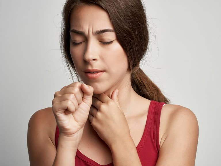 Polyp dây thanh gây nên tình trạng khàn giọng