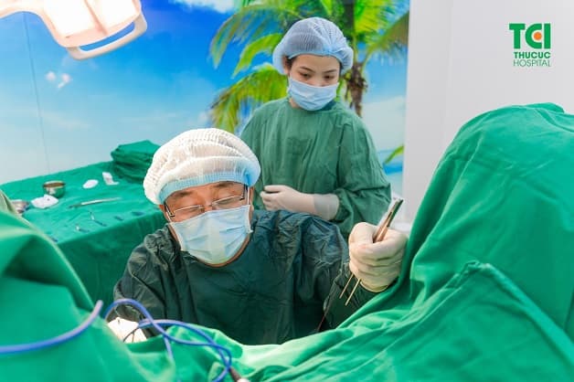 Phẫu thuật là phương pháp điều trị triệt để rò hậu môn