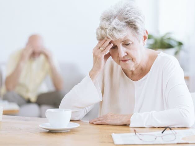 Sa sút trí tuệ ở người già do nguyên nhân nào gây ra?