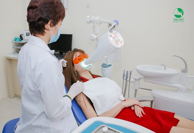 tẩy trắng răng laser whitening