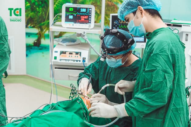 Phẫu thuật cắt bỏ amidan tại bệnh viện ĐKQT Thu Cúc