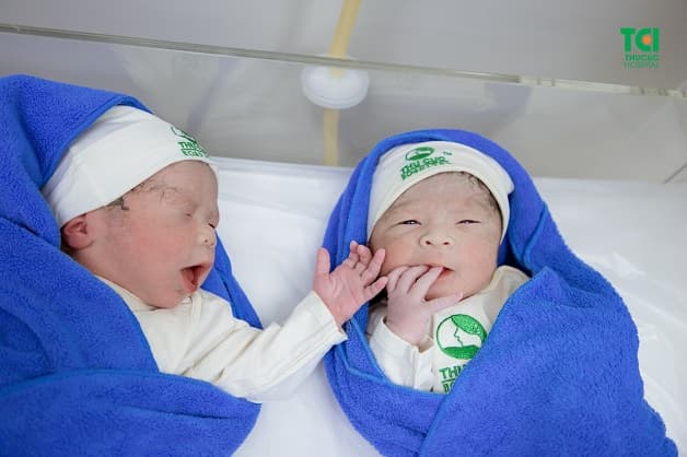 Với sự hỗ trợ và chăm sóc tận tình của Bệnh viện ĐKQT Thu Cúc, hai bé trai chào đời khỏe mạnh, bình an
