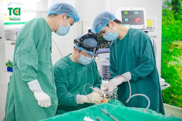 Phẫu thuật cắt amidan tại BV ĐKQT Thu Cúc bằng công nghệ plasma