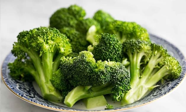 Bổ sung đầy đủ khoáng chất và vitamin sẽ giúp cơ thể tăng sức đề kháng, ngăn ngừa các bệnh răng miệng.