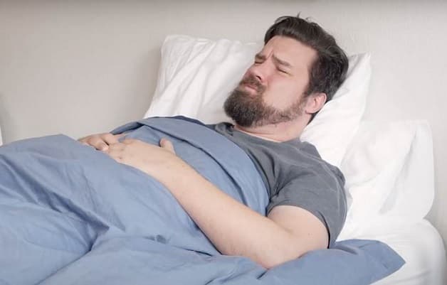 Người bệnh trào ngược dạ dày khi ngủcó dấu hiệu đau, nóng ngực,... khi nằm