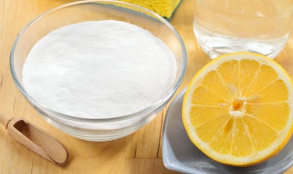 baking soda và chanh tươi kết hợp để giúp tẩy trắng răng