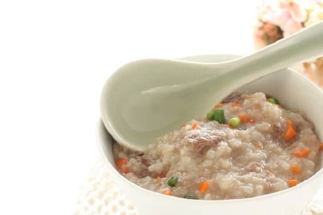 Món cháo thịt bò khoai tây cà rốt vừa thơm ngon lại giàu dinh dưỡng, rất phù hợp sử dụng khi trẻ bị sốt, tốt cho sự phát triển của con