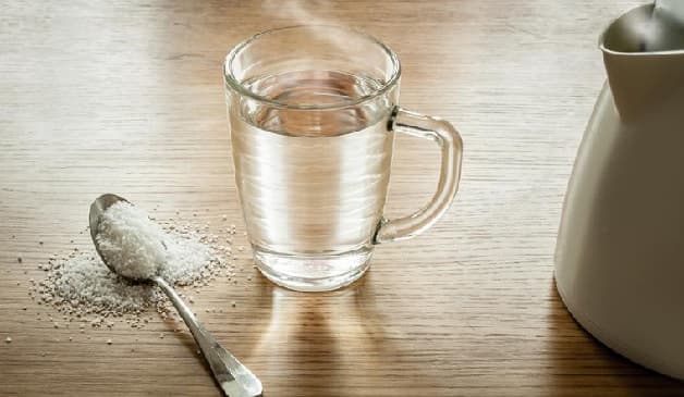 Trị hôi miệng do sâu răng bằng nước muối