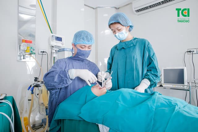 Nhận biết triệu chứng viêm quanh cuống răng