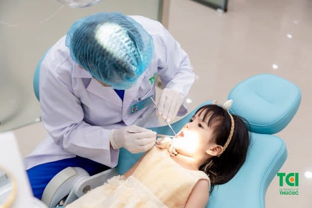 Những đoạn hàn dư thừa sẽ được chỉnh lại bằng dụng cụ cắt, mài để tạo hình chính xác nhất