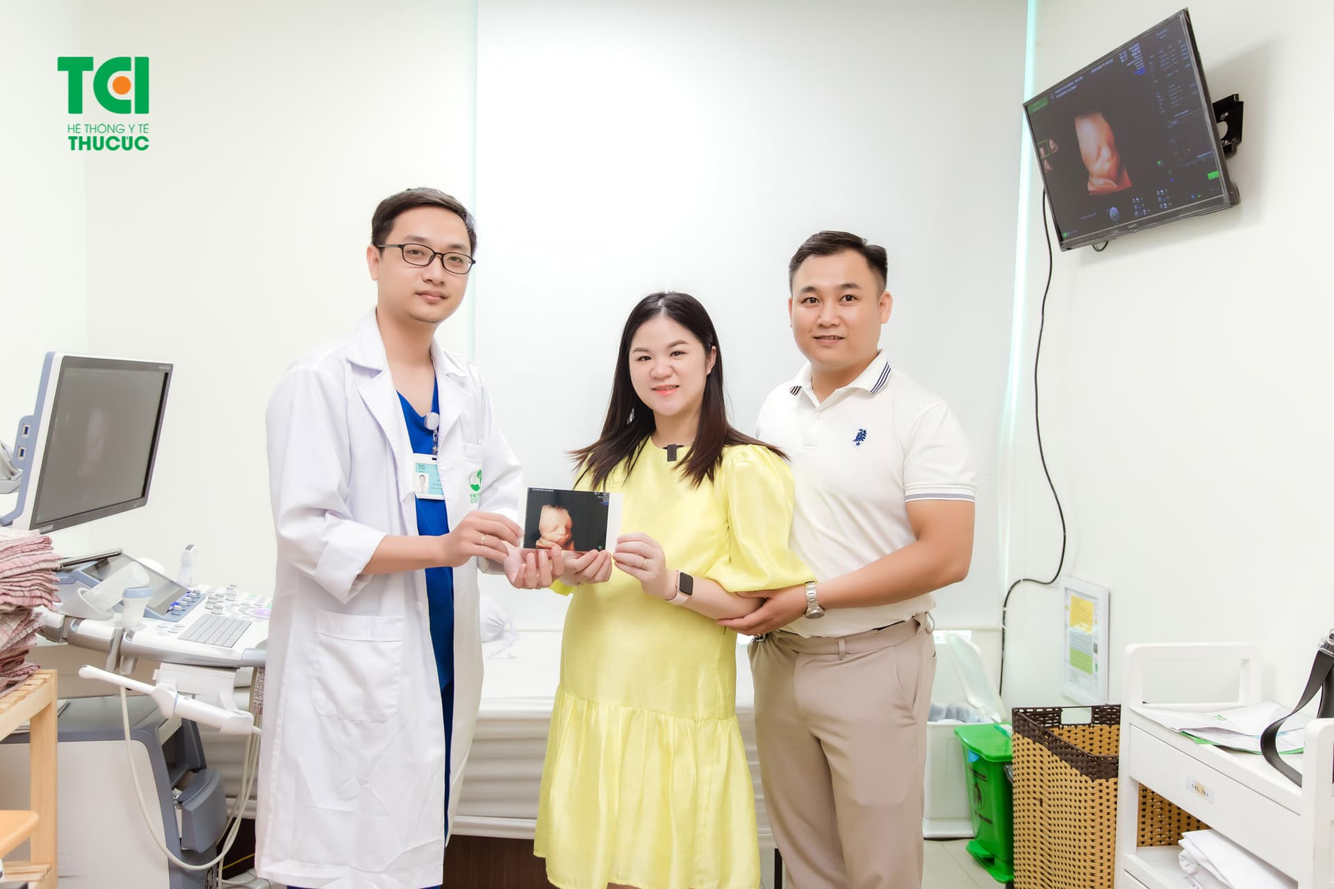 Hệ thống máy siêu âm 5D phiên bản mới tích hợp những tính năng hiện đại, nhờ đó các mẹ có thể dễ dàng quan sát rõ nét thế giới của con yêu trong suốt thai kỳ