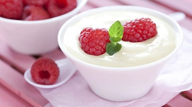 Sữa chua là thực phẩm không thể thiếu cho trẻ bị táo bón