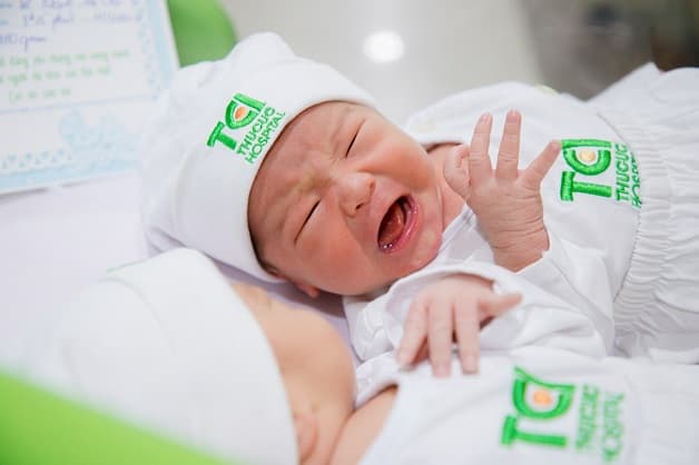 Trẻ quấy khóc không ngủ ở giai đoạn 0 đến 3 tháng tuổi thường là do chưa thích nghi được với môi trường bên ngoài bụng mẹ.