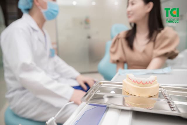 Những điều cần lưu ý về trồng răng sứ cả hàm