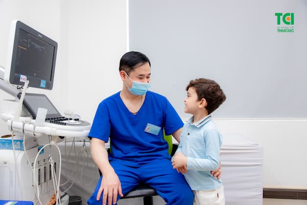 Từ sau 24 tháng tuổi trở đi, cha mẹ chỉ cần cho bé đi khám dinh dưỡng định kỳ 2 lần mỗi năm.