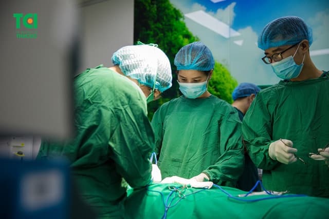 Phẫu thuật ung thư tuyến giáp tại Bệnh viện Thu Cúc