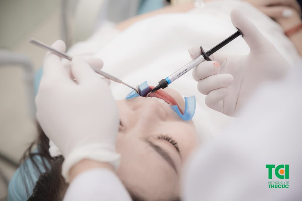 Răng ố vàng và có cao răng xử lý như thế nào?