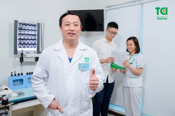 Thầy thuốc - bác sĩ Dương Văn Tiến có hơn 30 năm kinh nghiệm trong ngành Tai Mũi Họng 