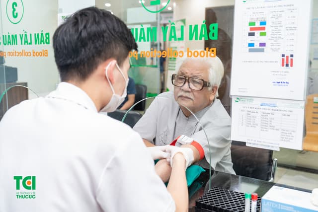 “Chủ tịch Cao Dược” NSƯT ĐỨC TRUNG  thăm khám tại Bệnh viện ĐKQT Thu Cúc