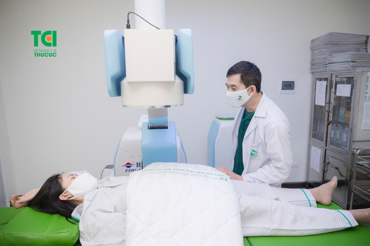 Giải đáp tán sỏi thận có nguy hiểm không?