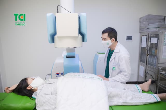 Giải đáp tán sỏi thận có nguy hiểm không?