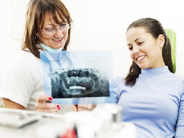 Mẹ cần đến thăm khám tại địa chỉ nha khoa uy tín và nhận tư vấn của các bác sĩ nếu áp dụng các phương pháp chữa đau răng tự nhiên mà không hiệu quả