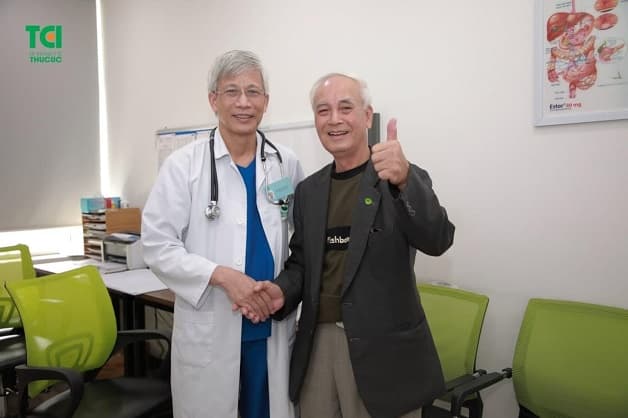 Khi bắt đầu xuất hiện những triệu chứng bất thường, hãy tới cơ sở y tế uy tín thăm khám ngay để ngăn ngừa sự phát triển nguy hiểm của chứng bệnh đau đầu này.