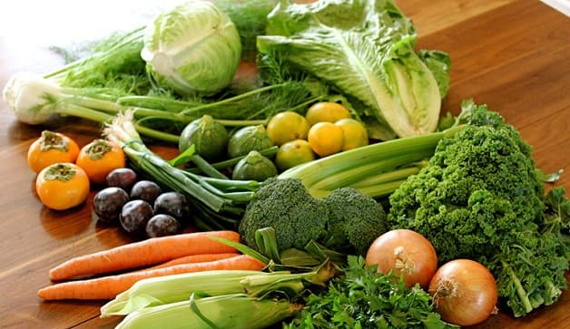 Người bị hội chứng ruột kích thích nên ăn nhiều chất xơ, uống đủ nước và hạn chế những thực phẩm gây đầy bụng, dị ứng