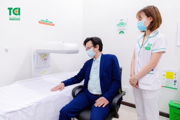 người bị loãng xương nên làm gì