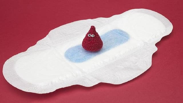 Máu báo thai màu gì, làm sao phân biệt với kinh nguyệt?