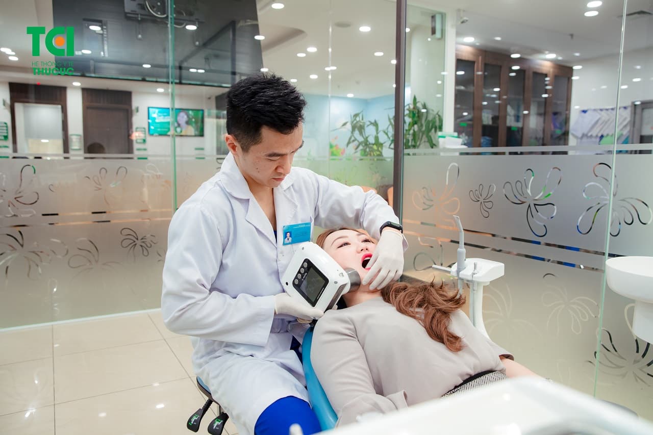 Nhổ răng khôn bằng phương pháp Piezotome tại BV ĐKQT Thu Cúc không đau, phục hồi nhanh