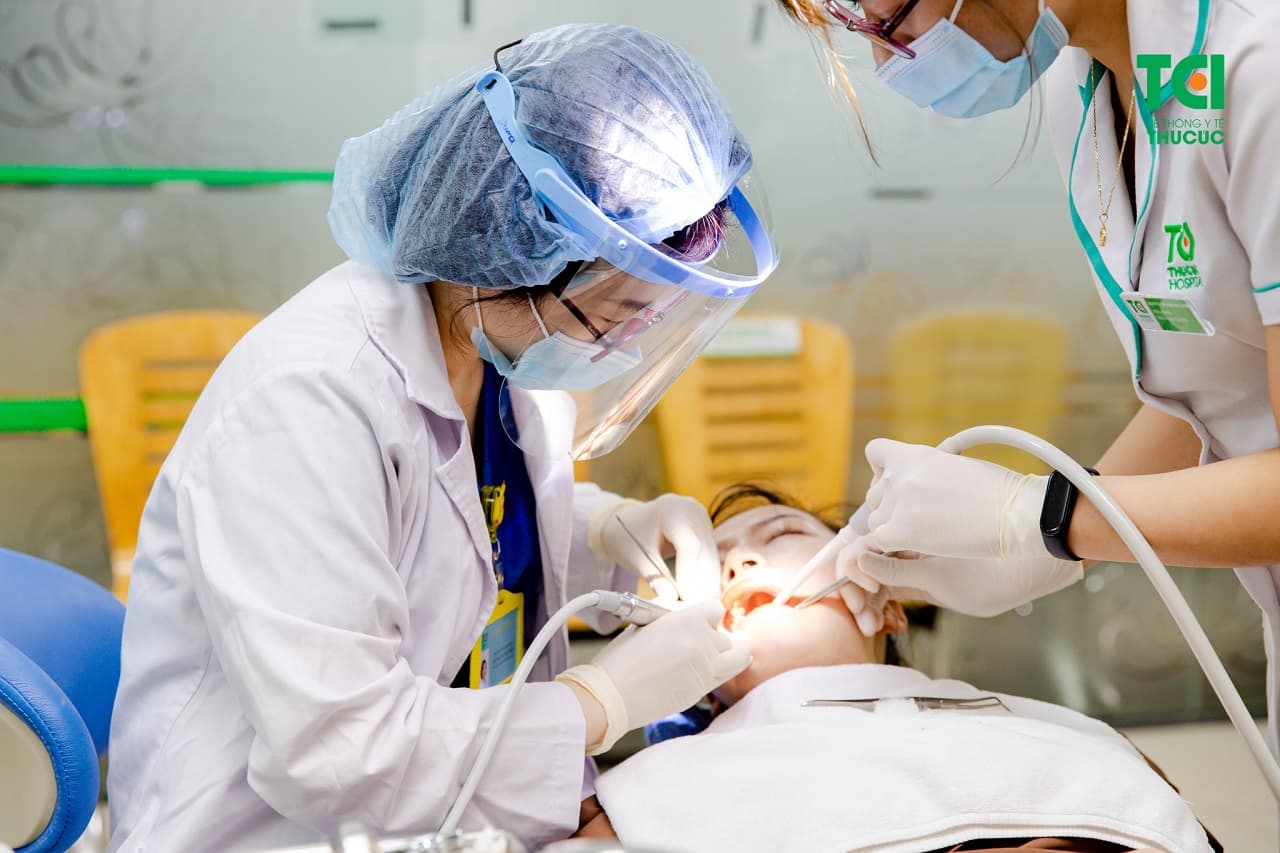 Nhổ răng khôn bằng phương pháp truyền thống