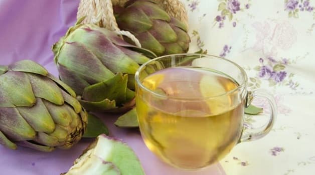 Uống trà atiso sẽ giúp thanh nhiệt, giải độc, mát gan