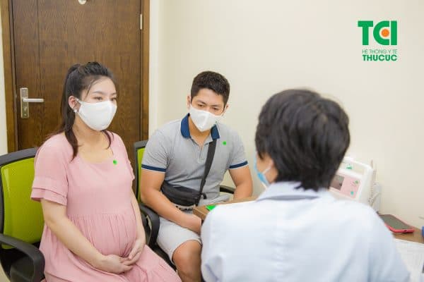 Phụ nữ mang thai là đối tượng chống chỉ định cấy ghép implant