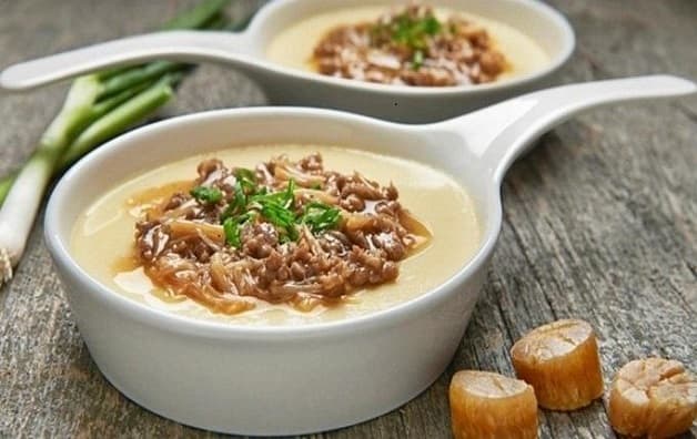 Sau khi nhổ răng số 8 thường được khuyên nên ăn thức ăn ở dạng lỏng, dễ nuốt, để tránh gây kích ứng và đẩy nhanh quá trình hồi phục