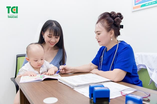 Khám dinh dưỡng để kiể tra trẻ có bị thiếu vi chất hay không