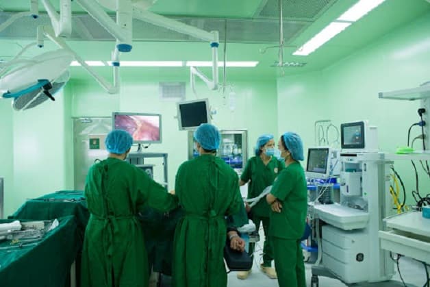 Sau khi phẫu thuật người bệnh cần chú ý đến cách chăm sóc và chế độ ăn uống để nhanh bình phục