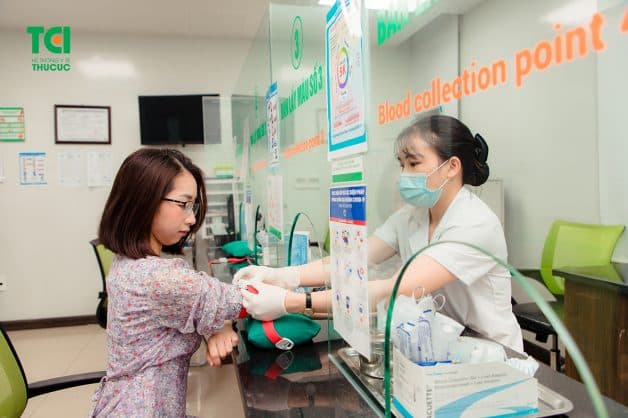 Xét nghiệm máu được thực hiện để hỗ trợ tìm ra nguyên nhân bệnh và có phương pháp điều trị phù hợp