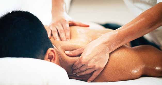 Điều trị đau đầu bằng massage bấm huyệt