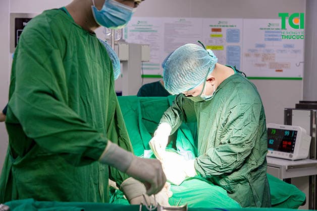 Các phương pháp điều trị thai ngoài tử cung cần phải được cân nhắc thực hiện dựa trên nhiều yếu tố như sức khỏe thai phụ, tình trạng bào thai,...